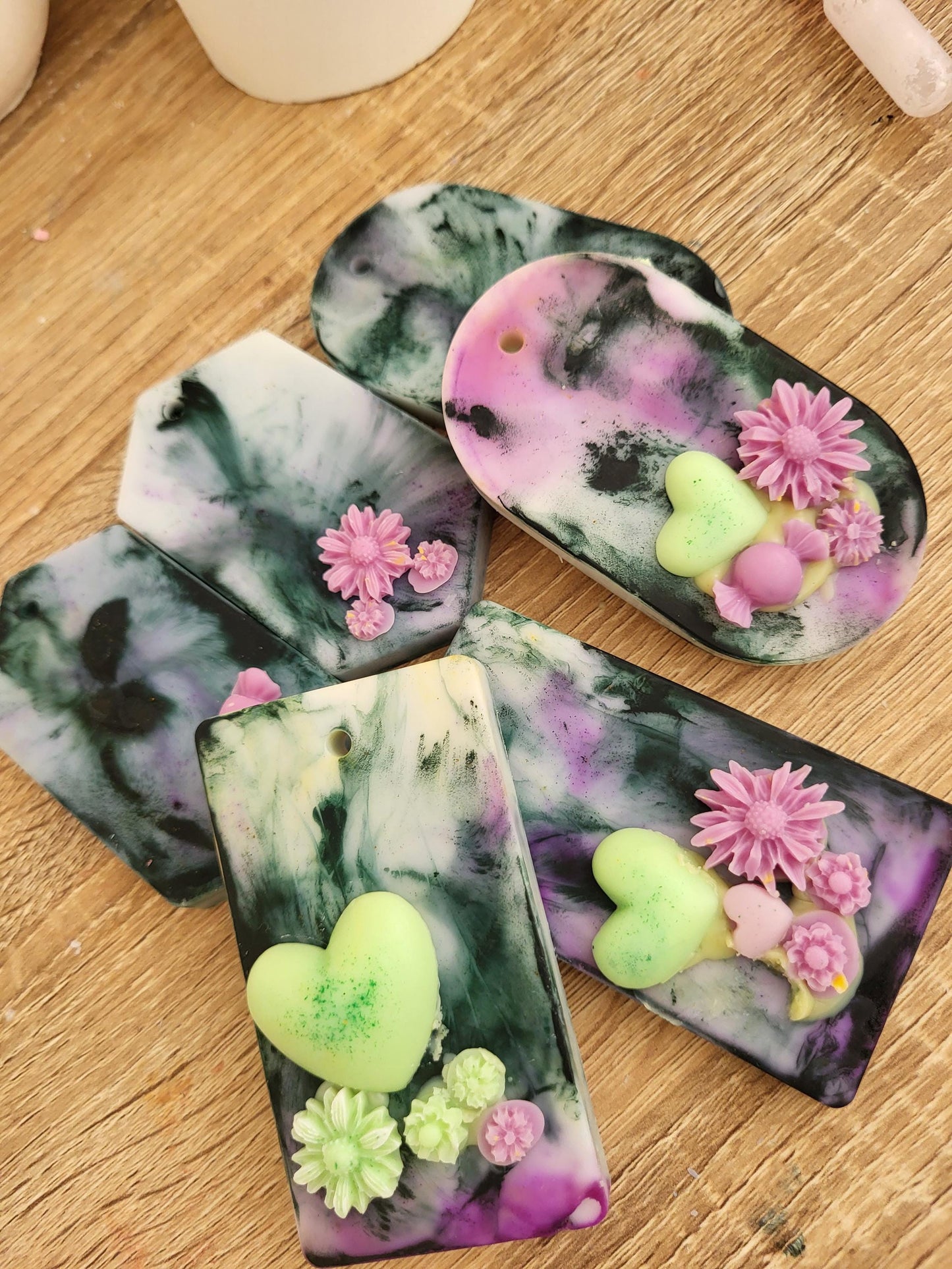 Sachet de cire botanique : tablette parfumée Olive Grove, incrustations florales
