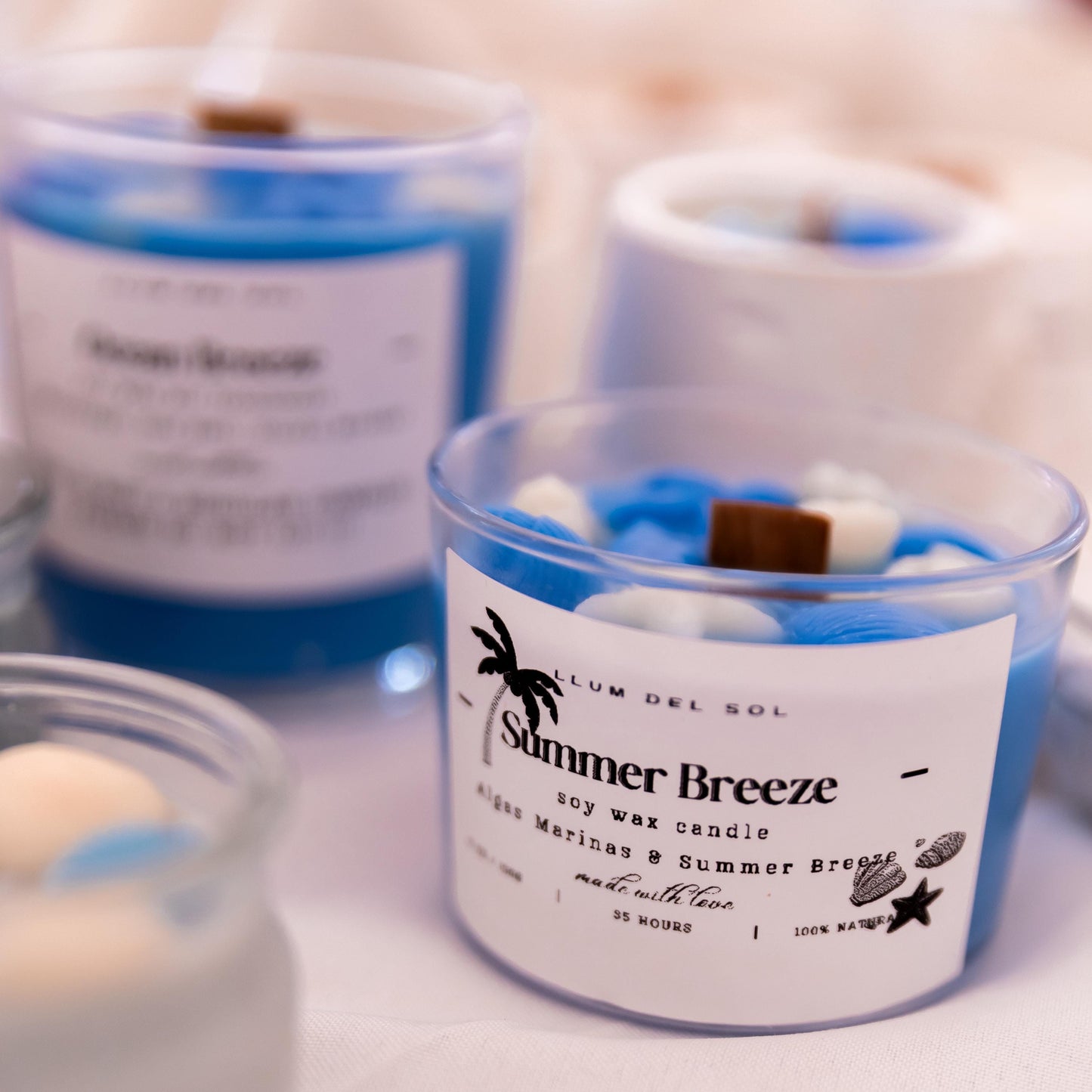 Ocean Breeze Soy Candle: Coastal Decor with Wooden Wick & Seashells