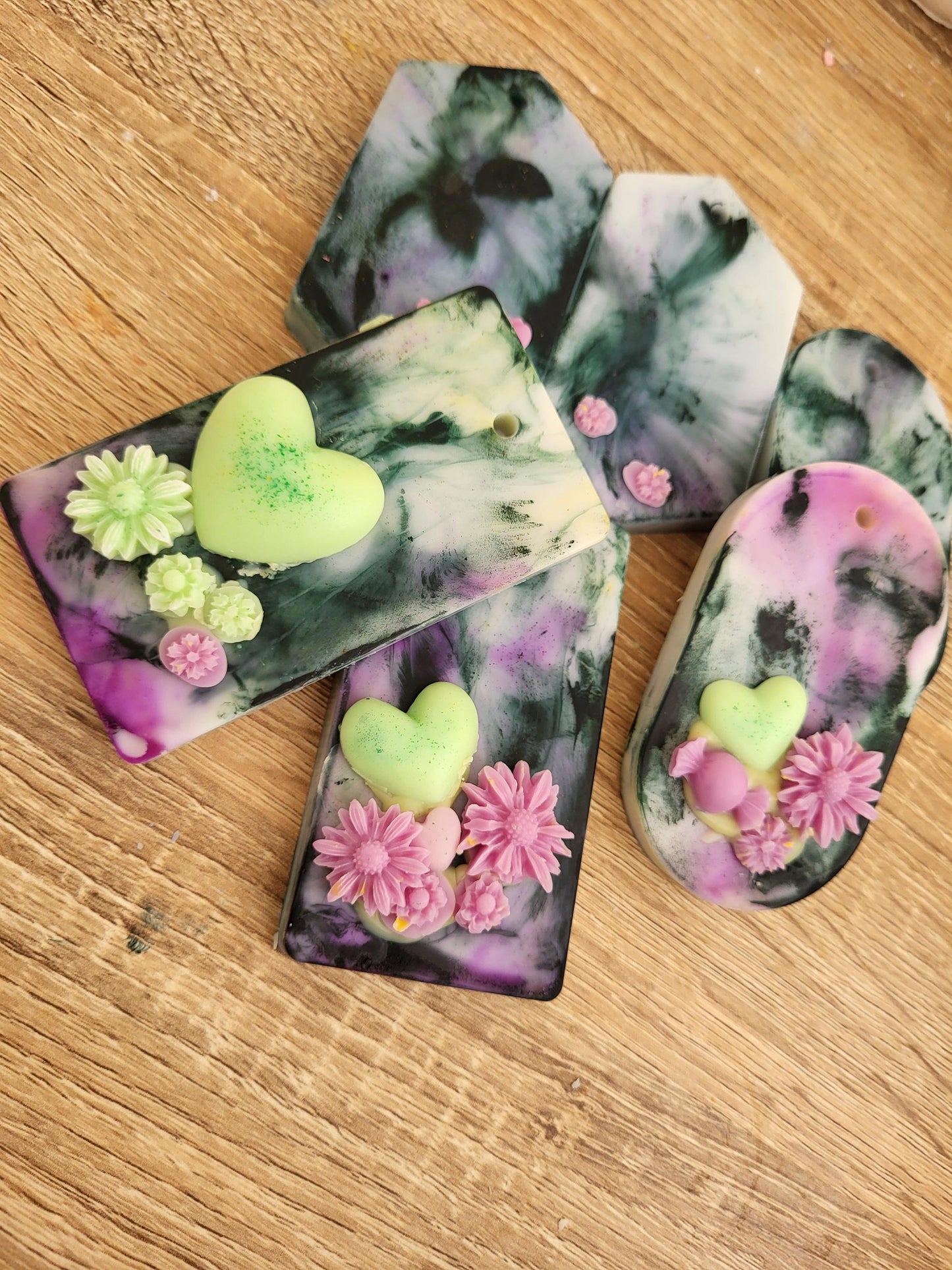 Sachet de cire botanique : tablette parfumée Olive Grove, incrustations florales