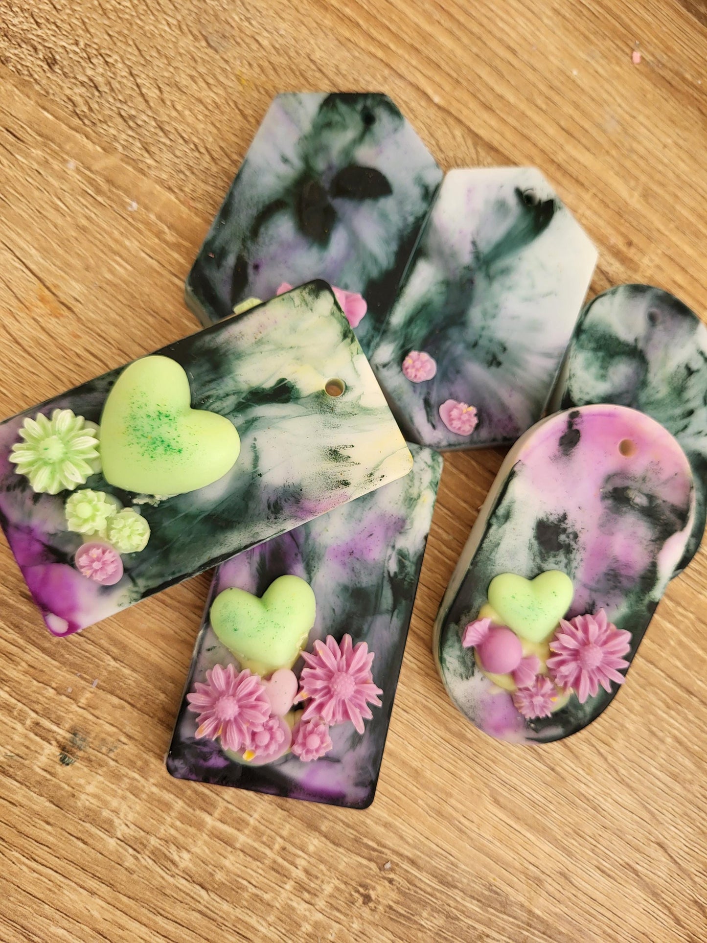 Sachet de cire botanique : tablette parfumée Olive Grove, incrustations florales