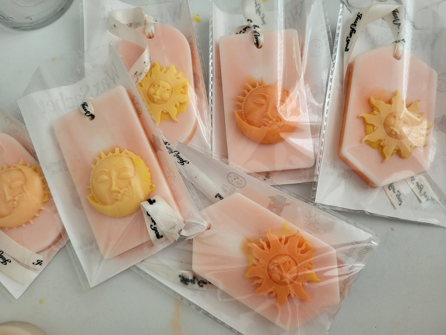 Bolsita de cera de soja: Ámbar, cítricos y especias - Motivo Sol Dorado