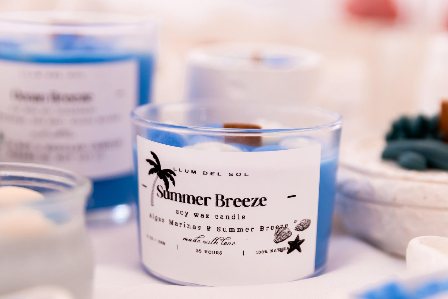 Ocean Breeze Soy Candle: Coastal Decor with Wooden Wick & Seashells