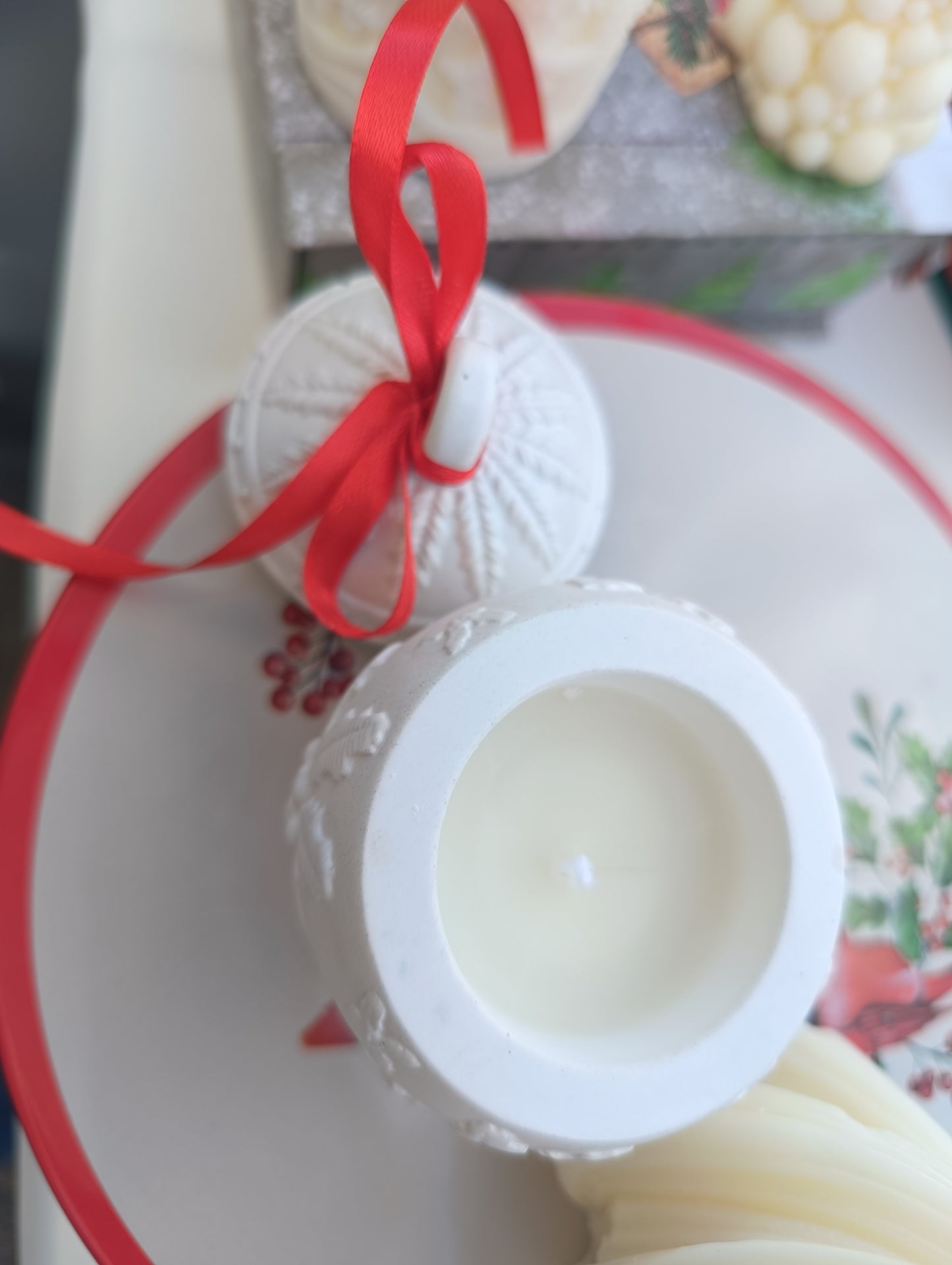 Christmas Bauble Candle – Red/White Jesmonite Ornament with Soy Wax