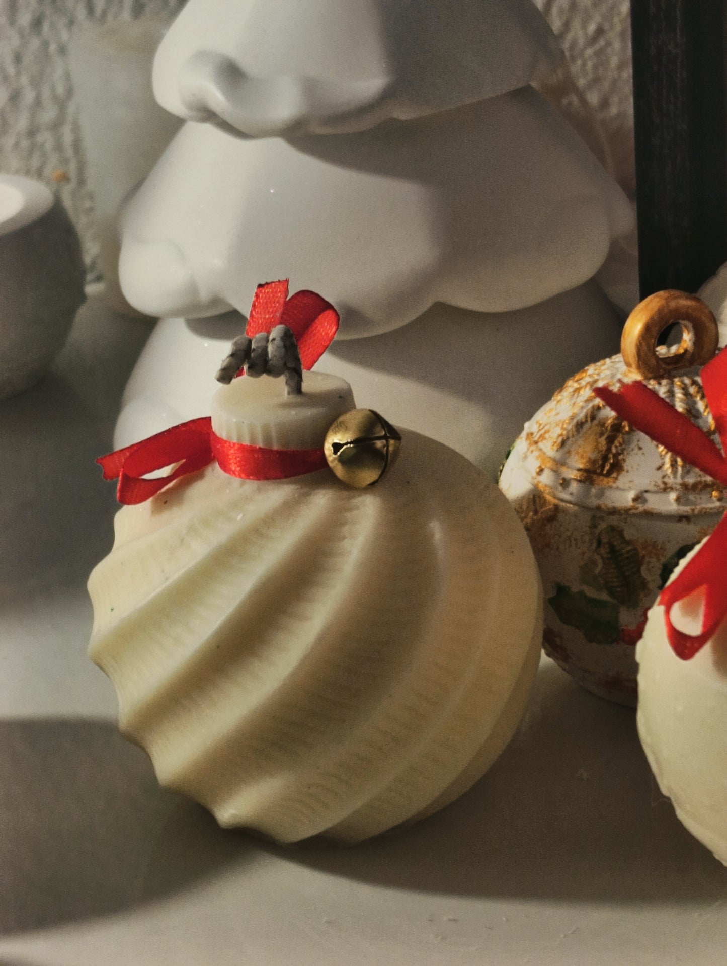 Christmas Bubble Candle – Handmade Festive Ornament Candle