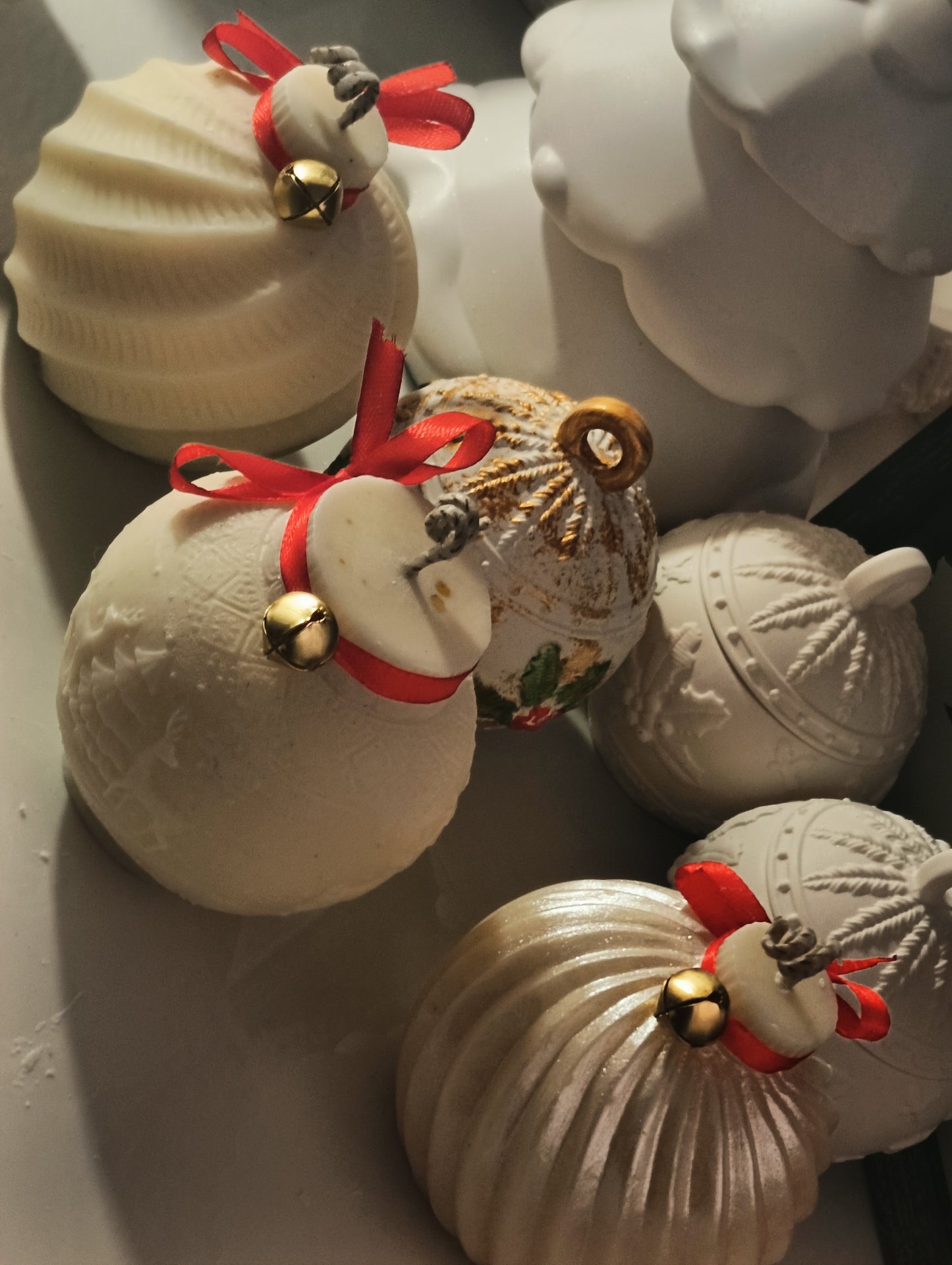 Christmas Bubble Candle – Handmade Festive Ornament Candle